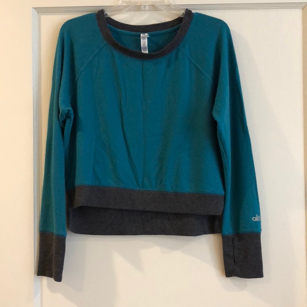 Alo yoga cropped sweatshirt. Size L.